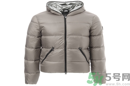 ?羽絨服可以用洗衣機洗嗎？羽絨服上油漬怎么洗？