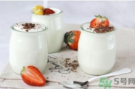 月餅可以和酸奶一起吃嗎？吃月餅可以喝酸奶嗎？