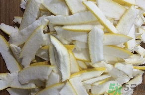 柚子皮可以泡水喝嗎？柚子皮泡水喝的功效