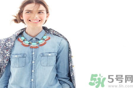 白衣服被染色怎么辦？衣服染色去除小竅門