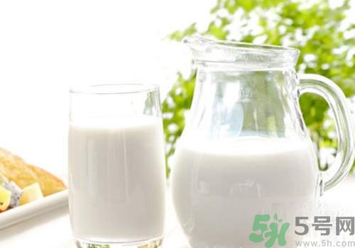 痛風(fēng)可以喝牛奶嗎？痛風(fēng)喝多少牛奶比較好？
