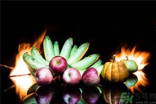 蘋(píng)果和香蕉能不能一起吃？蘋(píng)果和香蕉能一起榨汁嗎？