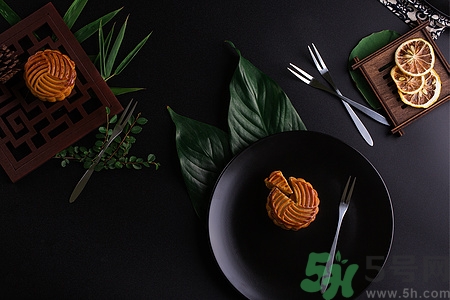 廣式月餅皮用什么粉?廣式月餅皮用什么面粉做 廣式月餅皮用什么粉?廣式月餅皮用什么面粉做