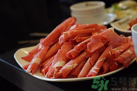 蘋果和羊肉能一起吃嗎?一起吃會(huì)怎么樣呢 蘋果和羊肉能一起吃嗎?一起吃會(huì)怎么樣呢