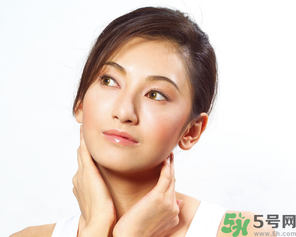 素顏霜和隔離霜的順序  素顏霜和隔離霜哪個(gè)先用？