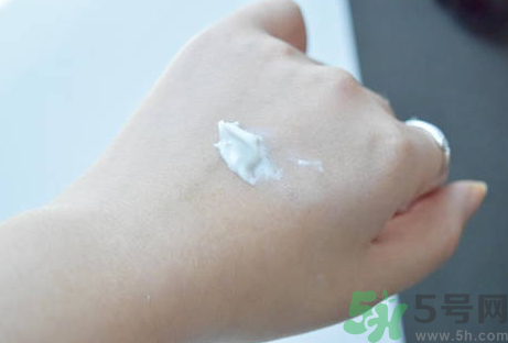 款韓國v7素顏霜怎么用？款韓國v7素顏霜使用方法