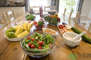 蘋果和玉米可以一起吃嗎？蘋果和玉米可以榨汁嗎？