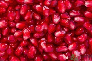 吃石榴手指發(fā)黃怎么辦？吃石榴手指變黑怎么辦？