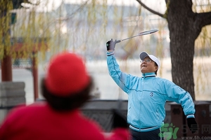 打羽毛球有什么好處？打羽毛球有什么壞處？