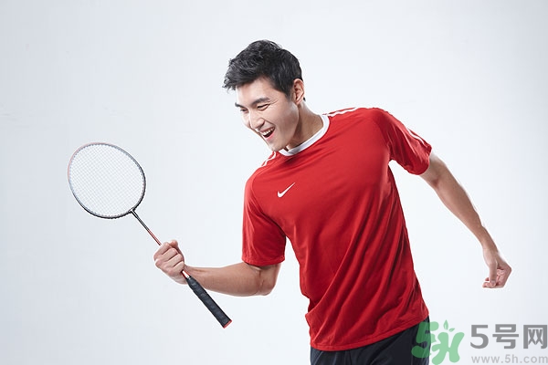 打羽毛球有什么好處？打羽毛球有什么壞處？