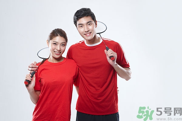打羽毛球有什么好處？打羽毛球有什么壞處？