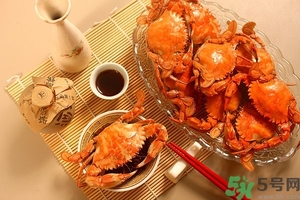 吃螃蟹可以喝紅酒嗎？吃螃蟹可以喝酒嗎？