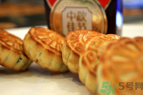 廣式月餅皮和餡的比例是多少?廣式月餅皮可以放多久 廣式月餅皮和餡的比例是多少?廣式月餅皮可以放多久