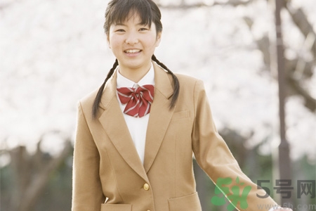 初中生女生的標(biāo)準(zhǔn)胸圍是多少？初中女生正常胸圍是多少？