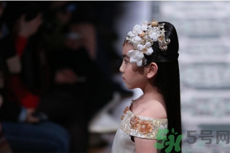 9歲女生的標(biāo)準(zhǔn)身高體重是多少？9歲女生正常身高體重是多少？