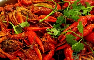 小龍蝦可以和葡萄一起吃嗎?小龍蝦能和葡萄同吃嗎? 小龍蝦可以和葡萄一起吃嗎?小龍蝦能和葡萄同吃嗎?