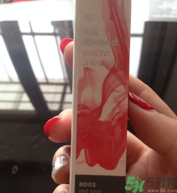 菲詩小鋪水墨絢染水潤(rùn)唇彩怎么樣？菲詩小鋪唇彩好用嗎？