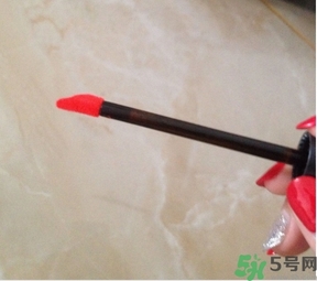 菲詩小鋪水墨絢染水潤(rùn)唇彩怎么樣？菲詩小鋪唇彩好用嗎？