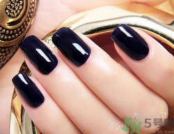 灰指甲可以涂指甲油嗎？得了灰指甲怎么辦？