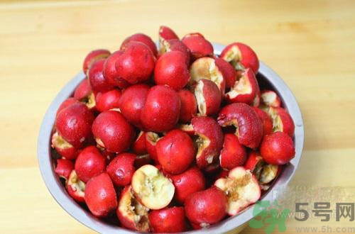 下巴長(zhǎng)痘是上火嗎？下巴長(zhǎng)痘吃什么好？