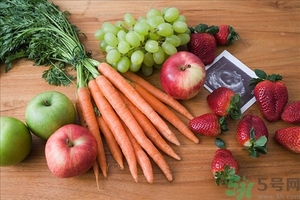 蘋果和胡蘿卜能一起吃嗎？蘋果和胡蘿卜能一起榨汁嗎？