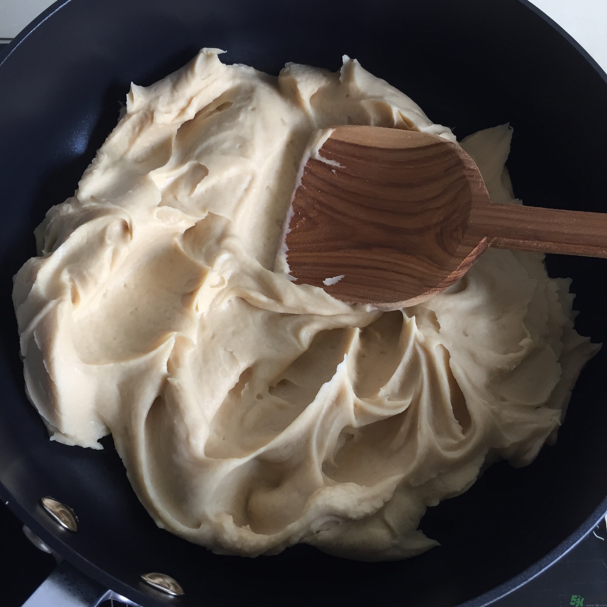 蓮蓉月餅的餡料是什么？蓮蓉月餅的餡料怎么做？