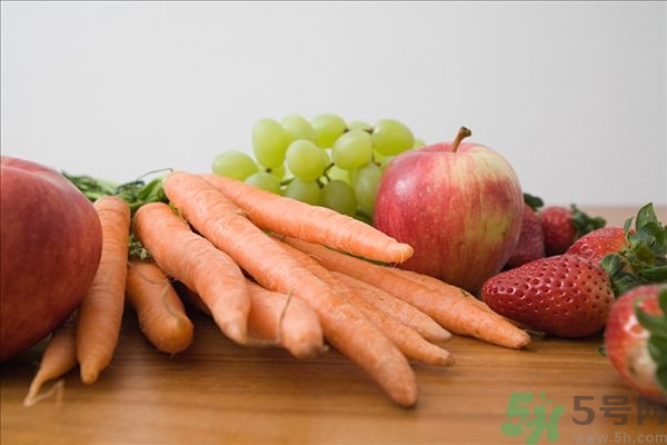 蘋果和胡蘿卜能一起吃嗎？蘋果和胡蘿卜能一起榨汁嗎？