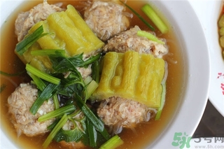 苦瓜汁可以敷臉嗎？苦瓜汁敷臉可以祛痘嗎