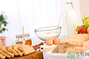 蘋果和蜂蜜可以一起吃嗎？蘋果和蜂蜜可以榨汁嗎？