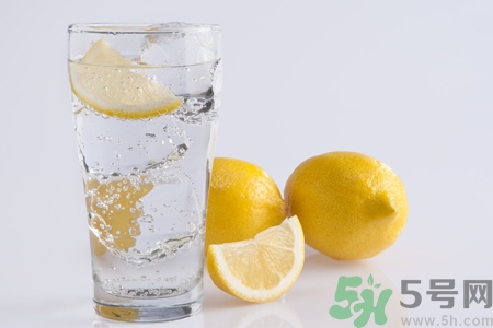 檸檬水是堿性食物嗎？檸檬水是酸性還是堿性？