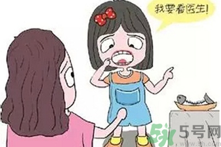 魚刺卡在喉嚨里怎么辦？取魚刺的小技巧有哪些？