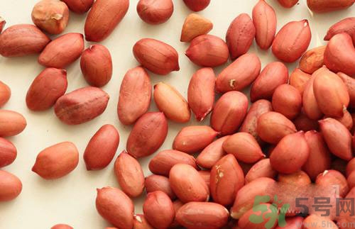 流鼻血不能吃什么食物？流鼻血吃什么好？