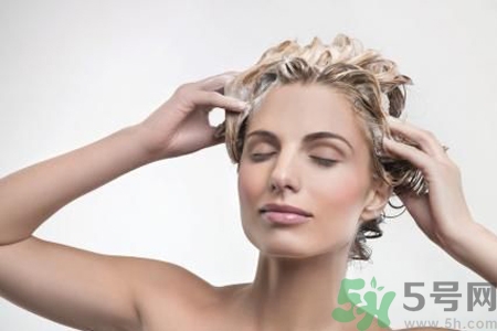 頭皮癢白醋可以洗頭嗎？頭皮癢怎么用醋洗頭？