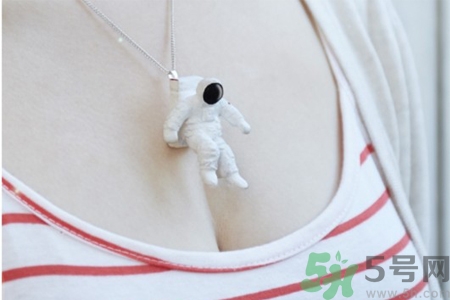 如何利用胸罩塑造迷人乳溝？長(zhǎng)期擠乳溝的四大危害