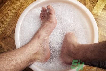 怎么治腳臭？腳臭的原因是什么？