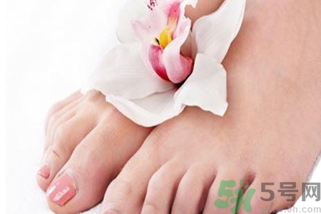 腳臭是怎么回事？用什么方法去除腳臭？