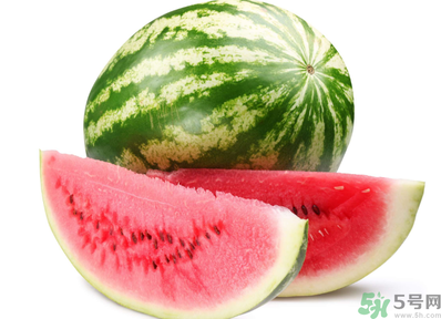 吃完螃蟹能吃西瓜嗎？吃完螃蟹多久可以吃西瓜？