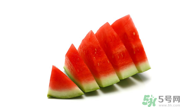 吃完螃蟹能吃西瓜嗎？吃完螃蟹多久可以吃西瓜？