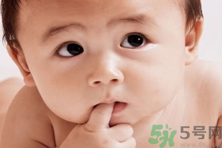 寶寶睡覺出汗多是怎么回事？寶寶睡覺出汗多怎么辦？