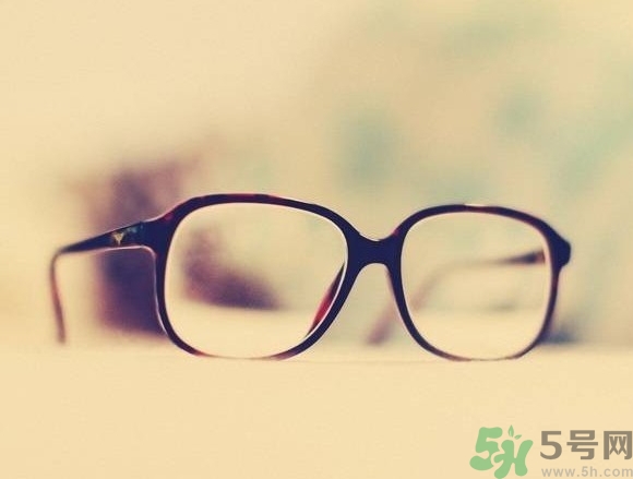 散光多少度算嚴(yán)重？散光相當(dāng)于近視多少度？