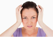 偏頭痛的原因是什么？女性偏頭痛的癥狀有哪些？