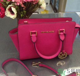 mk和coach哪個好？mk和coach包包是一個檔次嗎？