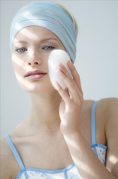 粉底液和氣墊BB霜有區(qū)別嗎？粉底液和氣墊BB霜哪個(gè)更好用？