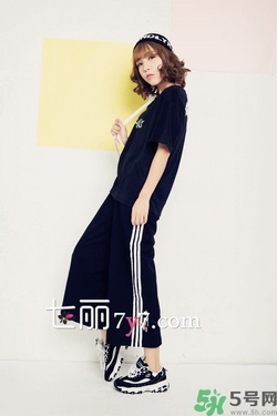 闊腿褲配什么鞋子好看？穿闊腿褲配什么鞋子？