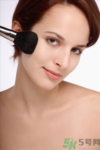 粉底液哪個牌子好？怎樣正確的選擇適合自己膚質(zhì)的粉底？