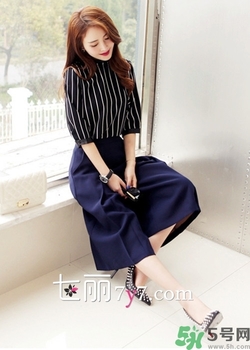 闊腿褲配什么鞋子好看？穿闊腿褲配什么鞋子？