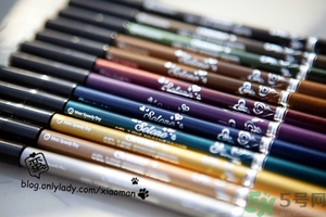 solone眼線筆怎么削？怎么推出來(lái)？