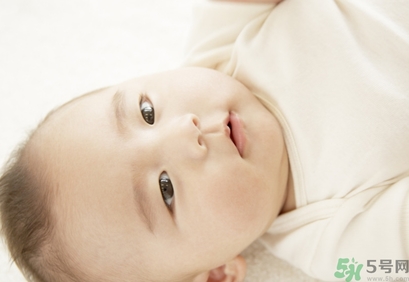 寶寶鼻子有鼻涕出不來怎么辦？寶寶鼻涕清理方法