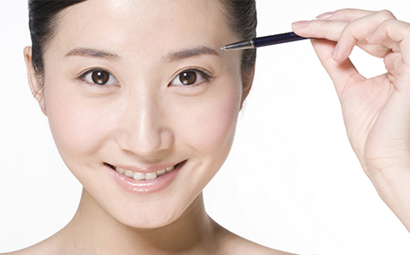 眼線筆暈妝應(yīng)該怎么辦 畫(huà)眼線不暈染的小竅門