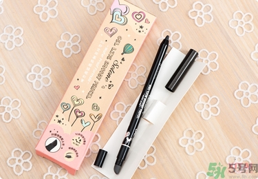 solone眼線筆怎么削？怎么推出來(lái)？